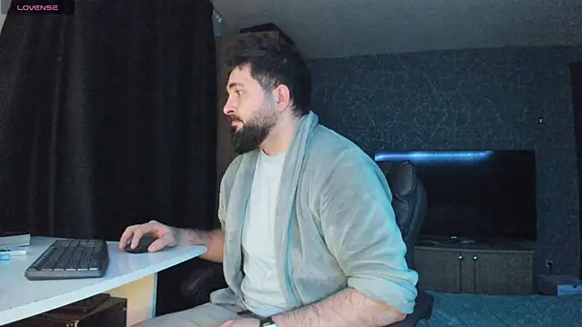 Eduu2322 online show from January 8, 2025, 11:09 pm