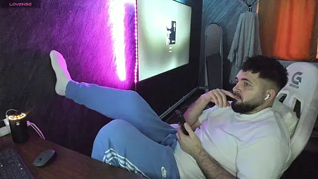 Eduu2322 online show from April 21, 2026, 4:45 pm