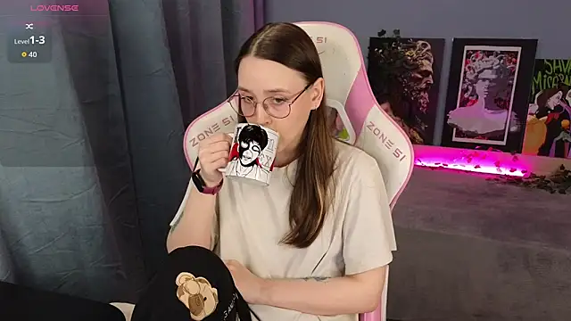 Sweet frosti online show from April 19, 2026, 3:17 am