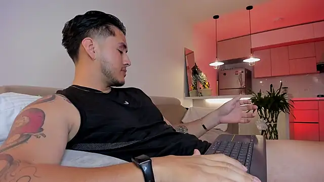 Chriskyle  online show from September 18, 2025, 12:12 am