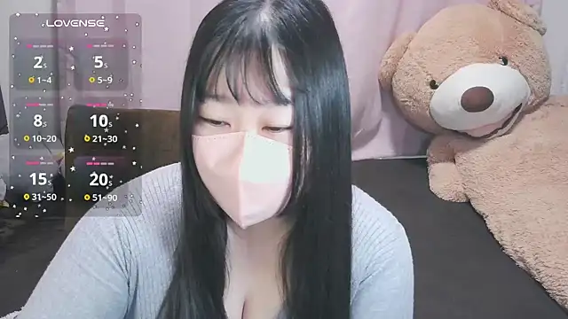 yuinyan3150 online show from December 4, 2025, 10:40 pm