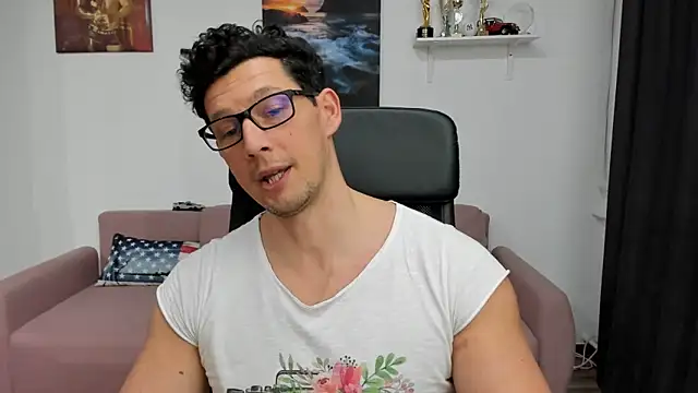 Snapshot of BrutusK08 chatting on January 13, 2025, 3:58 pm BrutusK08 online show from January 13, 2025, 3:58 pm