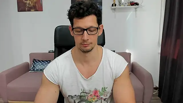 Snapshot of BrutusK08 chatting on January 17, 2025, 9:06 am BrutusK08 online show from January 17, 2025, 9:06 am