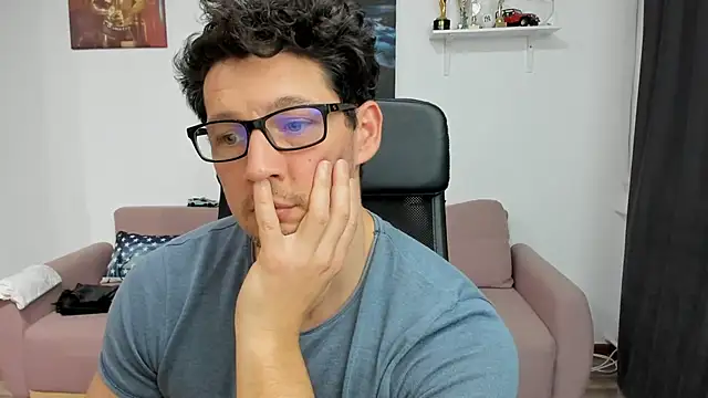 Snapshot of BrutusK08 chatting on February 3, 2025, 2:24 pm BrutusK08 online show from February 3, 2025, 2:24 pm