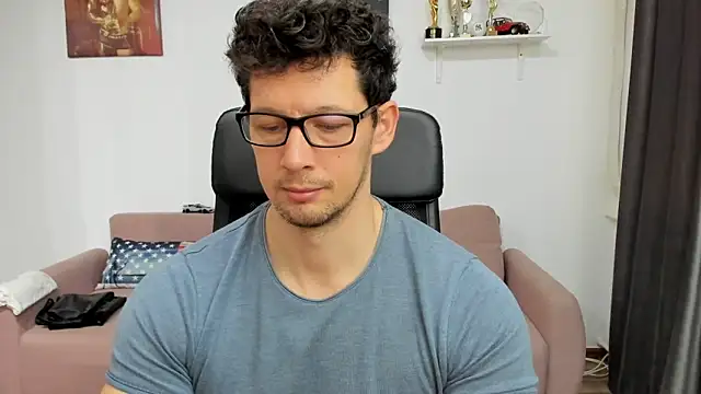 Snapshot of BrutusK08 chatting on February 4, 2025, 6:25 am BrutusK08 online show from February 4, 2025, 6:25 am