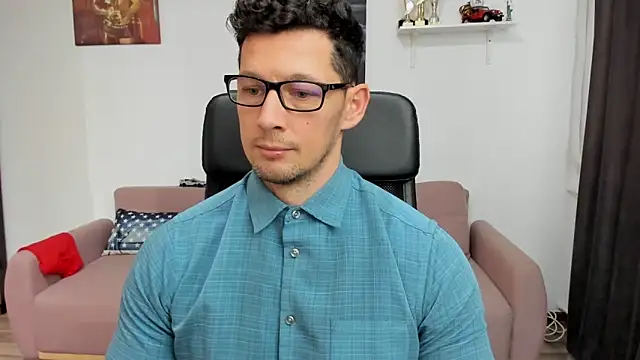 Snapshot of BrutusK08 chatting on February 16, 2025, 10:43 am BrutusK08 online show from February 16, 2025, 10:43 am