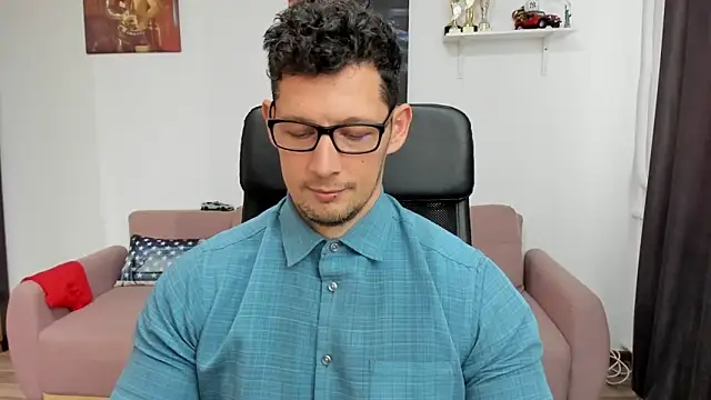 Snapshot of BrutusK08 chatting on February 18, 2025, 9:54 am BrutusK08 online show from February 18, 2025, 9:54 am