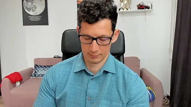 Snapshot of BrutusK08 chatting on March 4, 2025, 10:13 am BrutusK08 online show from March 4, 2025, 10:13 am