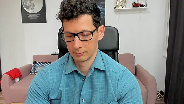 Snapshot of BrutusK08 chatting on March 4, 2025, 1:17 pm BrutusK08 online show from March 4, 2025, 1:17 pm