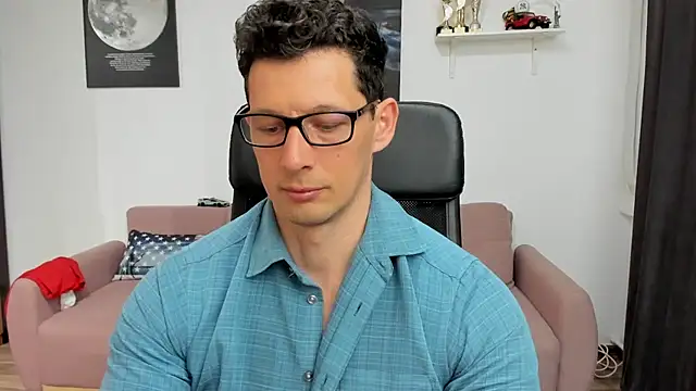 Snapshot of BrutusK08 chatting on March 5, 2025, 1:17 pm BrutusK08 online show from March 5, 2025, 1:17 pm