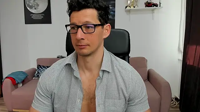 Snapshot of BrutusK08 chatting on March 7, 2025, 7:52 am BrutusK08 online show from March 7, 2025, 7:52 am