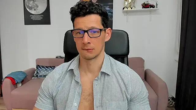 Snapshot of BrutusK08 chatting on March 7, 2025, 2:01 pm BrutusK08 online show from March 7, 2025, 2:01 pm