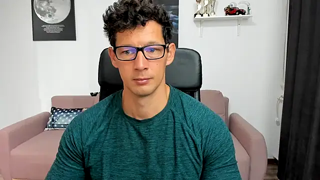 Snapshot of BrutusK08 chatting on October 3, 2025, 4:42 am BrutusK08 online show from October 3, 2025, 4:42 am