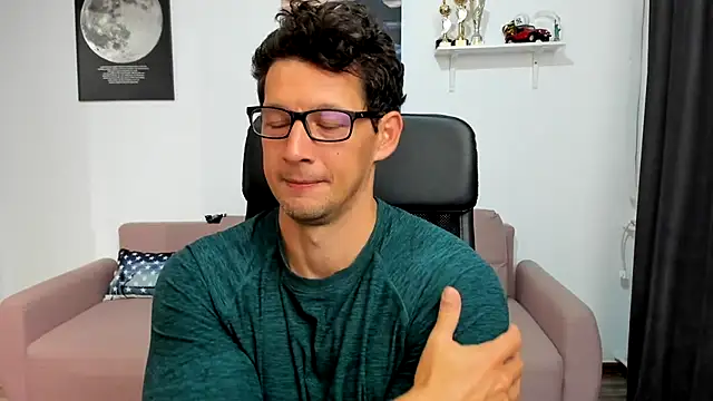 Snapshot of BrutusK08 chatting on October 6, 2025, 6:22 am BrutusK08 online show from October 6, 2025, 6:22 am