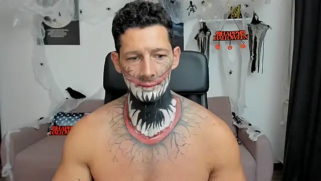 Snapshot of BrutusK08 chatting on October 31, 2025, 8:43 pm BrutusK08 online show from October 31, 2025, 8:43 pm