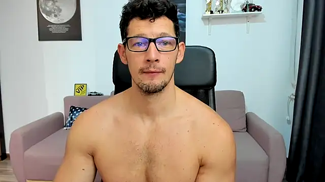 Snapshot of BrutusK08 chatting on November 11, 2025, 8:36 am BrutusK08 online show from November 11, 2025, 8:36 am