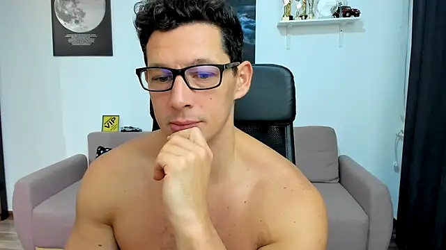 Snapshot of BrutusK08 chatting on November 14, 2025, 4:33 am BrutusK08 online show from November 14, 2025, 4:33 am