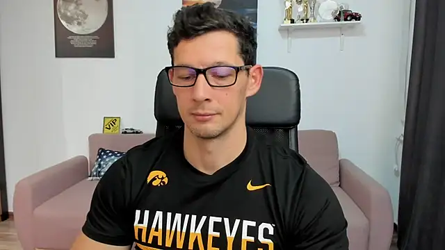 Snapshot of BrutusK08 chatting on November 17, 2025, 7:14 am BrutusK08 online show from November 17, 2025, 7:14 am