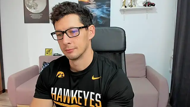 Snapshot of BrutusK08 chatting on November 18, 2025, 5:34 am BrutusK08 online show from November 18, 2025, 5:34 am