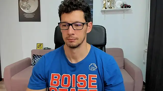 Snapshot of BrutusK08 chatting on November 25, 2025, 8:03 am BrutusK08 online show from November 25, 2025, 8:03 am