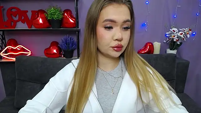 StacyYellig online show from March 4, 2025, 11:54 pm