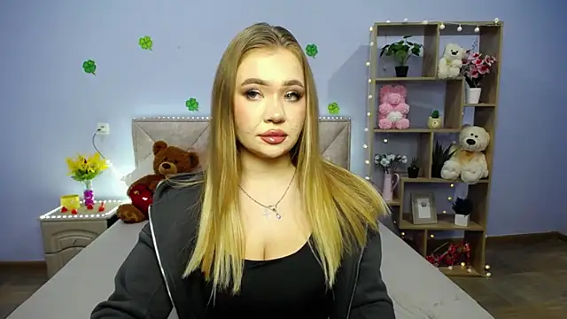 StacyYellig online show from March 16, 2025, 9:58 pm