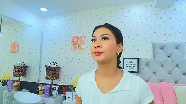 JulietaReyess online show from September 10, 2025, 11:43 am