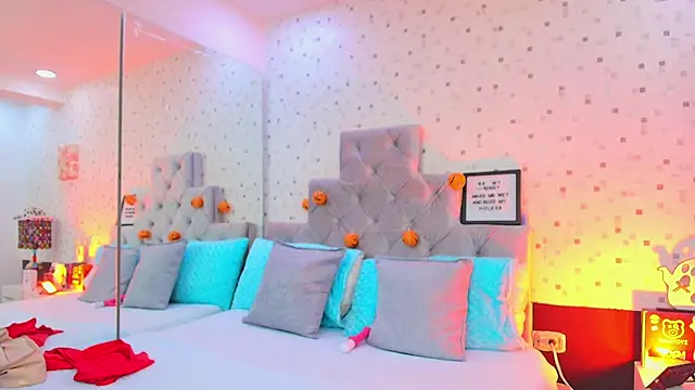 JulietaReyess online show from October 18, 2025, 11:55 am