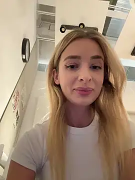 EvieEvans online show from December 13, 2024, 4:05 pm