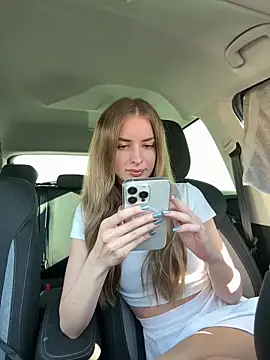 EvieEvans online show from September 9, 2025, 3:11 pm