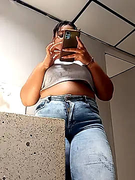 stefanie010 online show from February 12, 2025, 4:44 pm