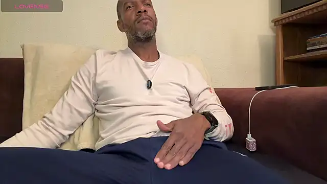 Snapshot of elmorenazost chatting on February 6, 2026, 4:28 am elmorenazost online show from February 6, 2026, 4:28 am