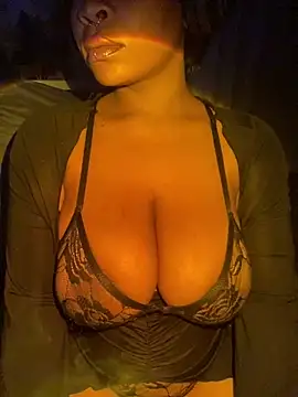 Snapshot of YellowHoneyDip chatting on January 8, 2025, 3:28 pm YellowHoneyDip online show from January 8, 2025, 3:28 pm