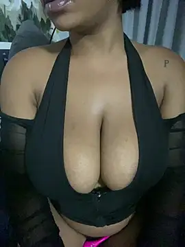 Snapshot of YellowHoneyDip chatting on January 10, 2025, 2:57 am YellowHoneyDip online show from January 10, 2025, 2:57 am