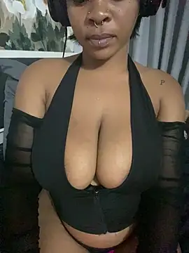 Snapshot of YellowHoneyDip chatting on January 10, 2025, 3:06 pm YellowHoneyDip online show from January 10, 2025, 3:06 pm