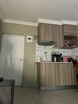 YellowHoneyDip online show from April 8, 2026, 7:52 am