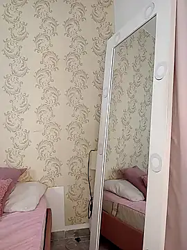 Bella Fior online show from March 10, 2026, 4:45 pm