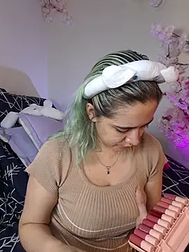 NaomiShimizu online show from November 10, 2025, 9:03 pm