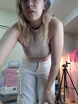 NaomiShimizu online show from June 2, 2026, 7:49 pm