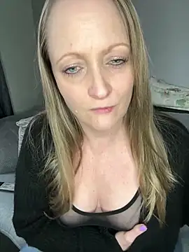 HoneyBluex online show from February 12, 2025, 3:16 pm