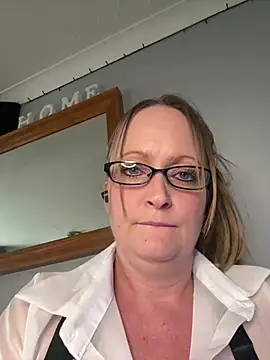 Snapshot of HoneyBluex chatting on February 26, 2026, 1:10 pm HoneyBluex online show from February 26, 2026, 1:10 pm