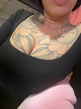 Nadiasexy online show from February 25, 2026, 6:28 pm