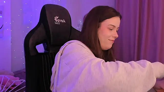 CoralineKeyns online show from February 4, 2025, 5:10 am