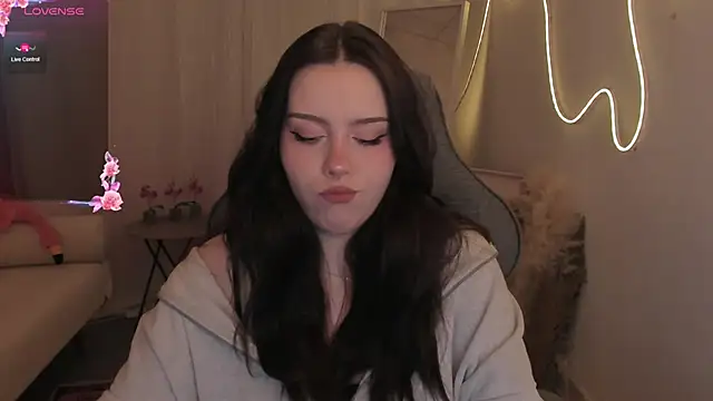 CoralineKeyns online show from March 12, 2026, 5:46 am