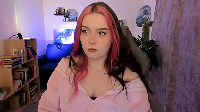 CoralineKeyns online show from April 18, 2026, 4:05 am