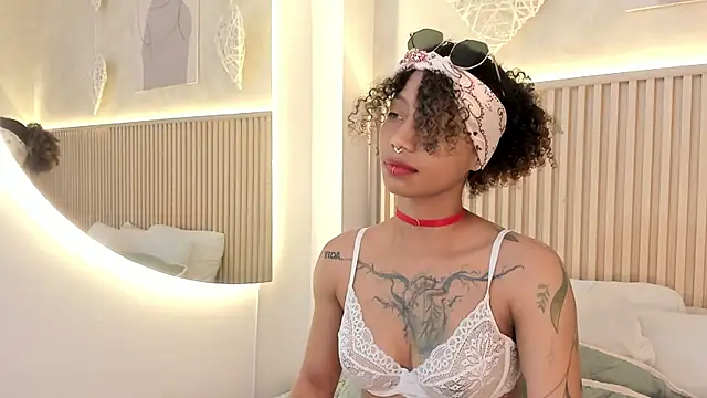 daiana curly online show from March 24, 2026, 7:52 pm