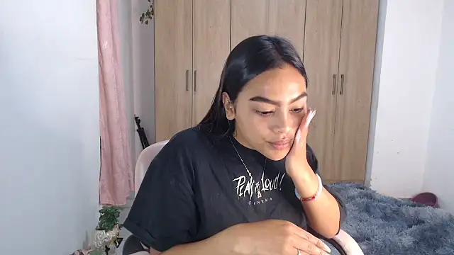 fairylatin222 online show from February 7, 2025, 10:50 am