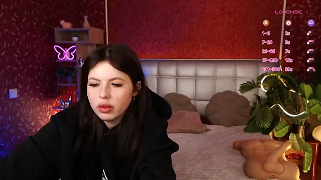 JulieHeets online show from January 30, 2025, 8:43 am