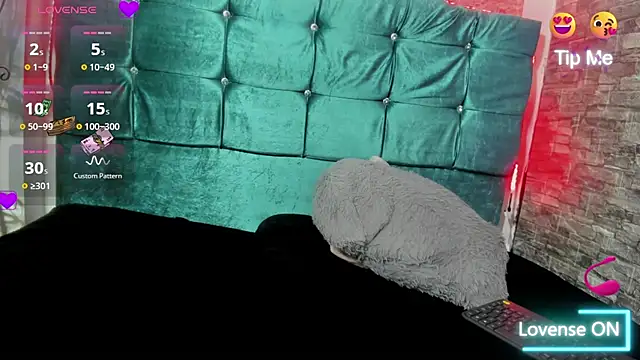 Cloee66 online show from November 5, 2025, 1:11 pm