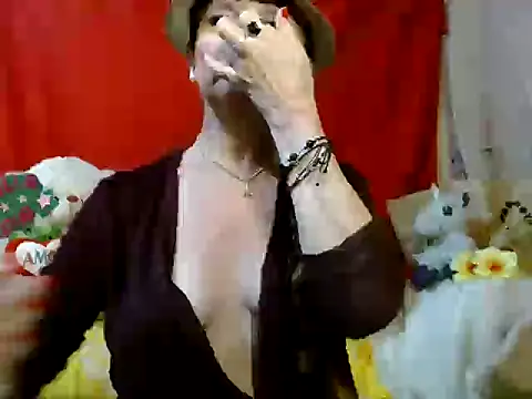 hottieperla online show from April 19, 2026, 4:28 pm